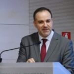 Οι τεχνοηθικοί πανικοί της ανθρωπότητας, από τον Πλάτωνα μέχρι την Τεχνητή Νοημοσύνη