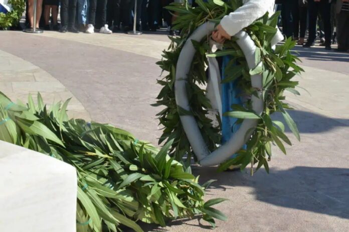 στεφάνια-παρέλαση