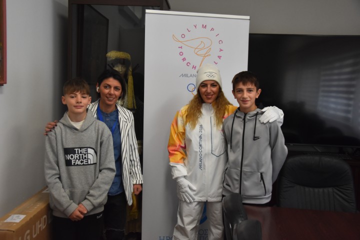 sinentefxi typou floga 2