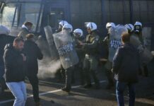 Ένταση αγροτών και Αστυνομίας στη Νίκαια φωτο ΑΠΕ