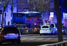 Σουηδία: Νεκροί και τραυματίες από πτώση λεωφορείου σε στάση στο κέντρο της Στοκχόλμης