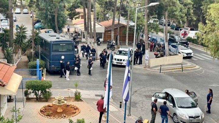 Σε εξέλιξη η αστυνομική επιχείρηση στα Βορίζια της Κρήτης, μετά το μακελειό με νεκρούς και τραυματίες