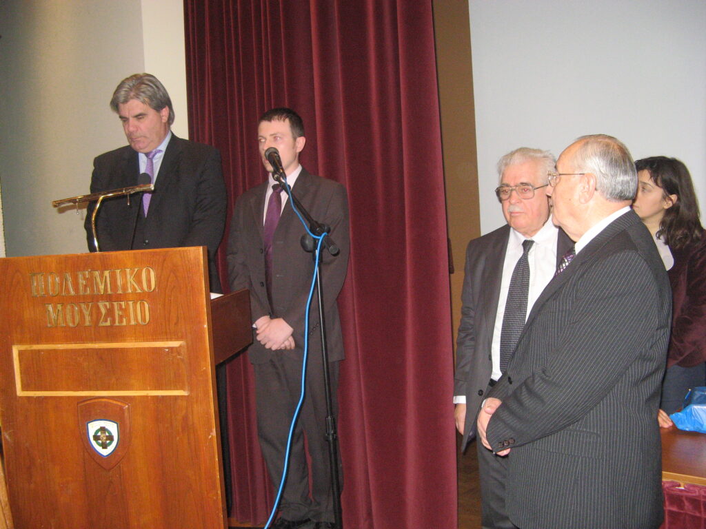 Παράδοσις Τιμητικῆς Διακρίσεως Πατριἀρχου Παύλου μετὰ θάνατον εἰς τὸν Πρέσβυ κ. Zupanjevac.