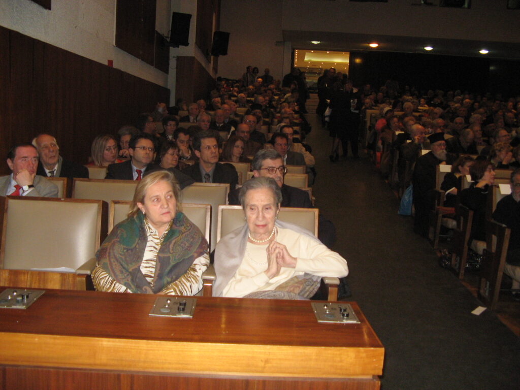 Τὸν ἀείμνηστον Πατριάρχη Παύλο ἐβραβεύσαμε τὴν 25.1.2010 εἰς τὸ κατάμεστο Πολεμικὸ Μουσεῖο Ἀθηνῶν