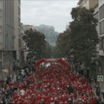 Περισσότεροι από 1.000 Αϊ Βασίληδες από 33 χώρες κατέκλυσαν την Αθήνα στο Athens Santa Run 2025-Ο Δήμος Αθηναίων μεταμόρφωσε το εμπορικό κέντρο της πόλης, σε μια χριστουγεννιάτικη αγκαλιά χαράς, κίνησης και προσφοράς