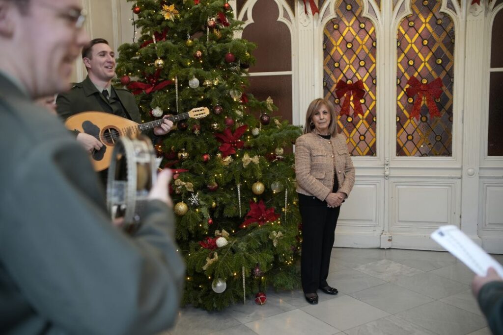 251231 Κάλαντα της Πρωτοχρονιάς στην Περιφερειάρχη Κεντρικής Μακεδονίας φωτό 1