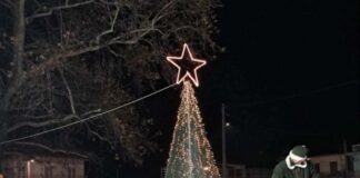 Νάουσα: Με λαμπρότητα η Φωταγώγηση του Χριστουγεννιάτικου Δέντρου στην Επισκοπή