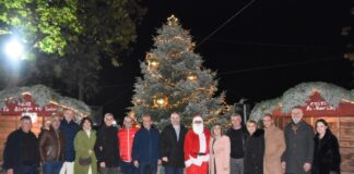 Φωταγωγήθηκαν τα Χριστουγεννιάτικα Δέντρα των Τοπικών Κοινοτήτων του Δήμου Νάουσας