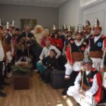 Οι Μωμόγεροι της Ευξείνου Λέσχης Ποντίων Νάουσας στο Δημαρχείο