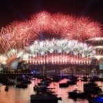 Αυστραλία: Το Σίδνεϊ υποδέχθηκε το 2026 με ένα εντυπωσιακό σόου πυροτεχνημάτων και με τη σκέψη στα θύματα της επίθεσης στο Μποντάι