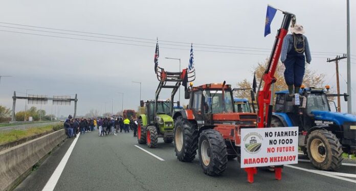 Αγροτικό μπλόκο στον κόμβο Νησελίου 1 Α