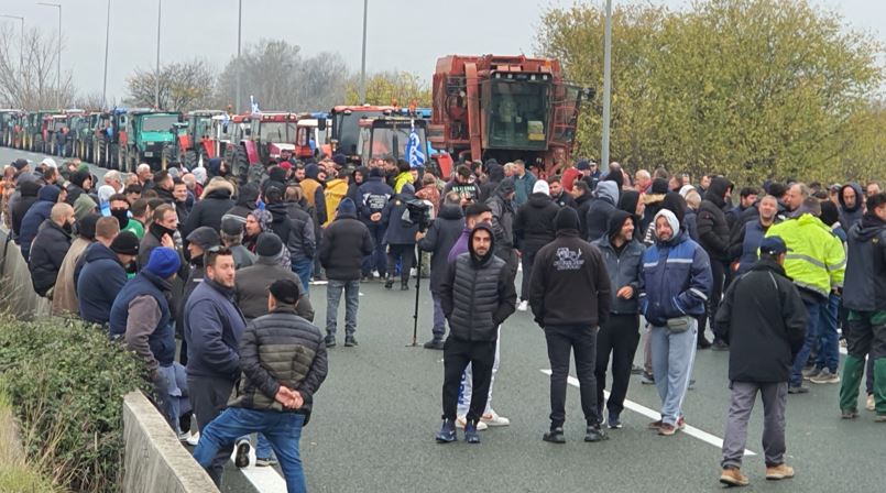 Αγροτικό μπλόκο στον κόμβο Νησελίου 2 Γ