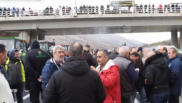 Κοινό μπλόκο αγροτών και κτηνοτρόφων από Κοζάνη - Γρεβενά - Καστοριά στα Σιάτιστα Κοζάνης