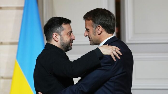 Μακρόν και Ζελένσκι - φωτο ΑΠΕ - EPA-CHRISTOPHE ENA - POOL MAXPPP OUT