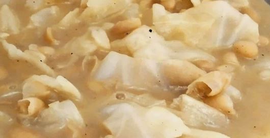 Φασόλια ασπρογιάχνι με λάχανο 1