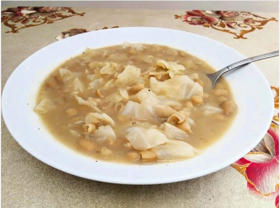 Φασόλια ασπρογιάχνι με λάχανο 2