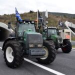 Λάρισα: Σε αποκλεισμό της σήραγγας των Τεμπών για τα φορτηγά προχώρησαν οι αγρότες