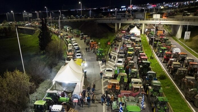 μπλόκο αγροτών - φωτο ΑΠΕ