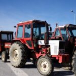 Συνεχίζουν τις κινητοποιήσεις τους οι αγρότες στο μπλόκο του Μπράλου με δίωρο κλείσιμο παραδρόμων και επαρχιακού δικτύου