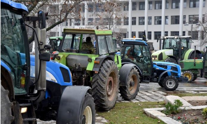 Αγρότες στην πόλη της Λάρισας - φωτο ΑΠΕ
