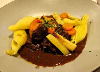 Μοσχαράκι κρασάτο – Η νοστιμιά στο μεγαλείο της