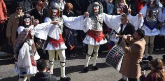 Ξεκίνησε στη Νάουσα το μοναδικό δρώμενο «Γενίτσαροι και Μπούλες»