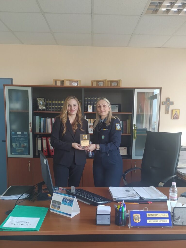 IMG ee2d3e17e741683595286fb35cb4e5f9 V.jpg