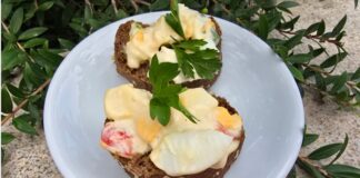 Αυγοσαλάτα πάνω σε ψωμί – Γεύση ανεβαστική