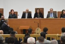 Ξεκίνησε η δίκη για το δυστύχημα των Τεμπών – Στο εδώλιο 36 άτομα