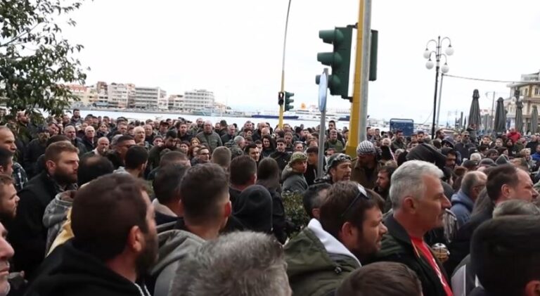 ΕΙΔΗΣΕΙΣ ΣΕ ΒΙΝΤΕΟ – Μυτιλήνη: Διαμαρτυρία από τους κτηνοτρόφους της Λέσβου για τις αδιάθετες ποσότητες γάλακτος