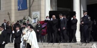 ΕΙΔΗΣΕΙΣ ΣΕ ΒΙΝΤΕΟ: Κηδεία Μαρινέλλας – Πλήθος κόσμου αποχαιρέτισε τη Μαρινέλλα