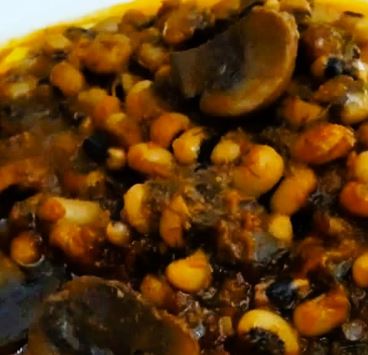 Μαυρομάτικα φασόλια γιαχνί με μάραθο και μανιτάρια 3