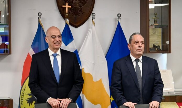 Νίκος Δένδιας και Βασίλης Πάλμας - φωτο ΑΠΕ - ΥΠΕΘΑ