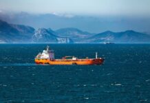 Σε λίγες ώρες λήγη το τελεσίγραφο του Ντ. Τραμπ στο Ιράν να ανοίξει το Στενό του Χορμούζ