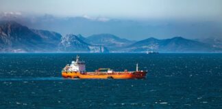 Σε λίγες ώρες λήγη το τελεσίγραφο του Ντ. Τραμπ στο Ιράν να ανοίξει το Στενό του Χορμούζ