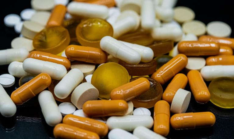 Υγεία: Βιταμίνες D και Β12: Σε ποιους, πότε και πώς – Επικίνδυνη η ανεξέλεγκτη λήψη τους