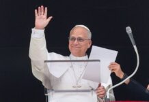 “Στο Βασίλειο του Κυρίου δεν υπάρχει ούτε σπαθί, ούτε ντρόουν”, ειπε ο πάπας Λέων σε ολονύκτια προσευχής για την ειρήνη