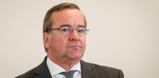 Γερμανία: “Πιθανό τέχνασμα” του Βλαντίμιρ Πούτιν οι δηλώσεις περί διαπραγματεύσεων, δήλωσε από το Κίεβο ο υπ. Άμυνας Μπόρις Πιστόριους