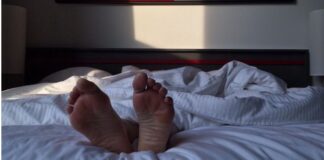 «Σύνδρομο Ανήσυχων Ποδιών»: Συχνό, υποδιαγνωσμένο και στενά συνδεδεμένο με τον ύπνο – Ο ρόλος της άσκησης στη διαχείριση των συμπτωμάτων