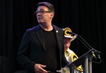 Βρετανία: Θριαμβευτική νίκη του Άντι Μπέρναμ – Αυξάνεται η πίεση στον Στάρμερ