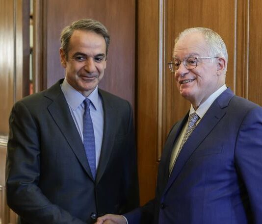 Κ. Μητσοτάκης και ΠτΔ φωτο ΑΠΕ ΜΠΕ ΠΡΟΕΔΡΙΑ ΤΗΣ ΔΗΜΟΚΡΑΤΙΑΣ ΘΟΔΩΡΗΣ ΜΑΝΩΛΟΠΟΥΛΟΣ