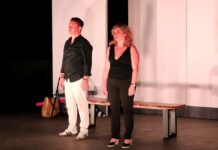 Naoussa Summer Festival 2026: Ενθουσιασμένο το κοινό με «Το Νόημα της Ζωής» στο Θερινό Δημοτικό Θέατρο Νάουσας «Μελίνα Μερκούρη»