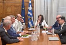 ΠΑΣΟΚ: Συνάντηση με την Ένωση Σούπερ Μάρκετ Ελλάδας για την ακρίβεια και τη λειτουργία της αγοράς