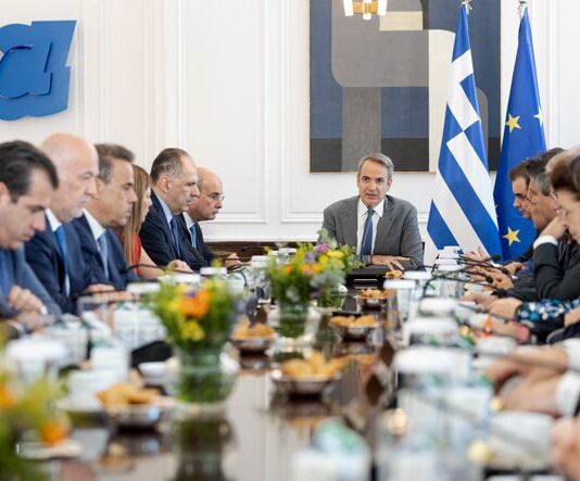 Κυρ. Μητσοτάκης στο τέλος του υπουργικού συμβουλίου: «Ήρθε η ώρα να δράσουμε ακόμη περισσότερο, στο πλαίσιο ενός συλλογικού πολιτικού κέντρου» ΜΗΤΣΟΤΑΚΗΣ Κ ΥΠΟΥΡΓΙΚΟ ΣΥΜΒΟΥΛΙΟ ΣΥΝΕΔΡΙΑΣΗ φωτο ΑΠΕ ΓΡΑΦΕΙΟ ΤΥΠΟΥ ΠΡΩΘΥΠΟΥΡΓΟΥ Yorgos Karahalis