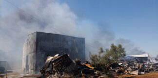 Θεσσαλονίκη: Με αμείωτη ένταση συνεχίζεται η προσπάθεια κατάσβεσης της πυρκαγιάς στο Ωραιόκαστρο