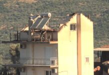 ΕΙΔΗΣΕΙΣ ΣΕ ΒΙΝΤΕΟ: Κάηκαν σπίτια από την πυρκαγιά στη Φωκίδα