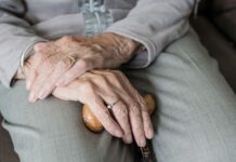 Υγεία: Η νόσος του Πάρκινσον κοστίζει στην Ευρώπη 22,8 δισ. ευρώ ετησίως