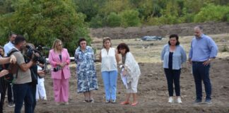 Λίνα Μενδώνη από την αρχαία Μίεζα: «Η ανασκαφή του Βασιλικού Γυμνασίου πρέπει να συνεχιστεί και θα συνεχιστεί»