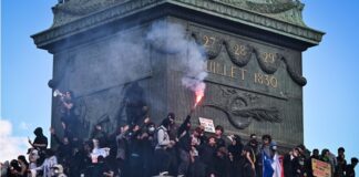 Γαλλία: Έξι μήνες πριν από τις προεδρικές εκλογές η γαλλική νεολαία υψώνει τη φωνή της